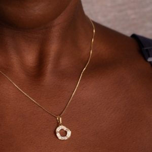 Alternative view of Colar Círculo Contemporâneo com Zircônias Banhado a Ouro 18k